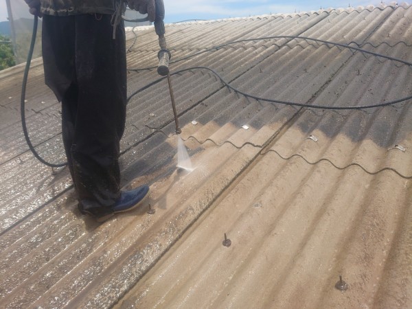 菊池市　工場　金属屋根塗装工事　高圧洗浄作業サムネイル